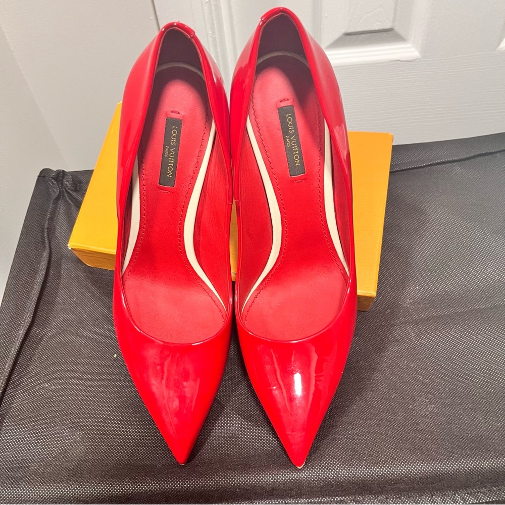 Louis Vuitton woman pumps